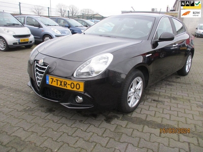 Alfa Romeo Giulietta Alfa Romeo Giulietta 1.4 T Distinctive Lusso-5DRS-AUTOMAAT-NAVIGATIE