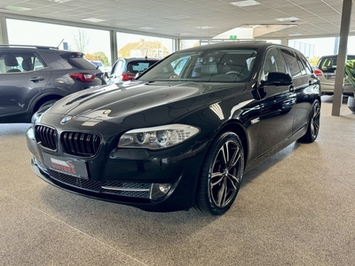 BMW 5 Serie Touring 520i High Executive PDC, Camera, Leder, Elec trekhaak, Pano, 19