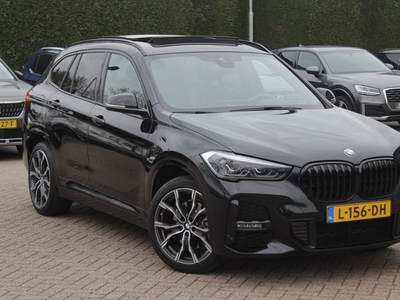 BMW X1 xDrive25e eDrive Ed. M Sport Trekhaak / Panoramadak / Camera / Leder / Head-up / 19'' / Sportstoelen / Navigatie