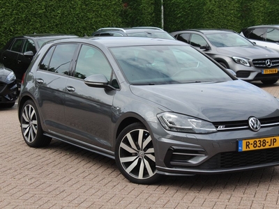 Volkswagen Golf 1.5 TSI Highline Bus. 3x R-line / Navigatie / Parkeerhulp V+A / 18'' / ACC / DAB / Getint glas / Stoelverwarming