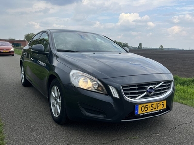 Volvo S60 1.6 T3 Kinetic / NAVI / ECC / CRUISE (bj 2011)