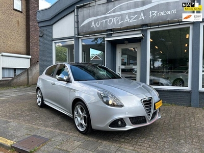 Alfa Romeo Giulietta 1.4 T / NAVI / PANODAK / AUTOMAAT /