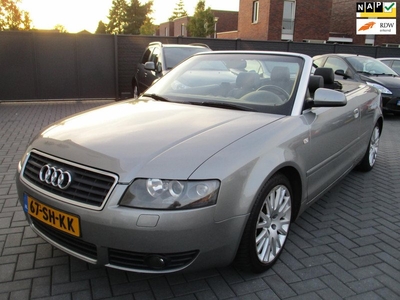 Audi A4 Cabriolet 2.4 V6 AUT LEER XENON VOL !!