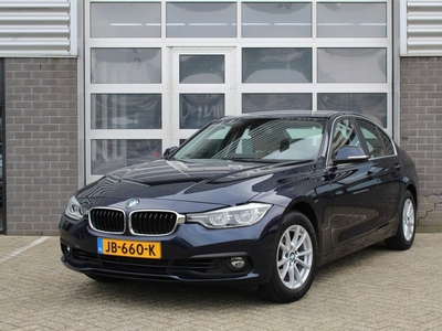 BMW 3 Serie 318i Essential / Leer / Navigatie / Automaat / N.A.P.