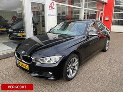 BMW 3-SERIE 320i High Executive / 1e eigenaar - NAP- Dealer onderhouden - Cruise control -Electronic climate control.