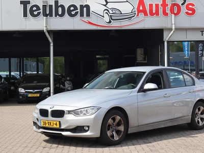 BMW 3-serie 320i High Executive Motor draait rustig rond, maar springt niet aan. Climate control, Cruise control, Navigatie, Motor draait rustig rond, maar springt niet aan.