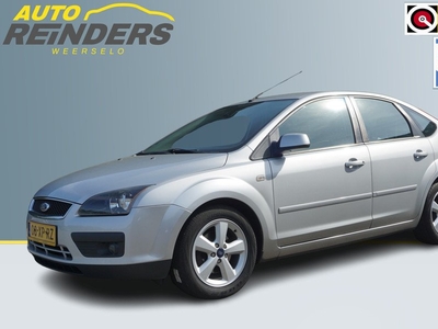 Ford Focus 1.6i-16V Automaat 5-drs Futura + Airco/ Cruise/ Trekhaak/ Nieuwe APK/ Mooie auto!