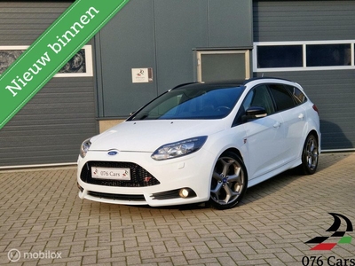 Ford Focus Wagon 2.0 EcoBoost ST 250 PK / XENON / STOELVERWARMING / NIEUWE KETTING /