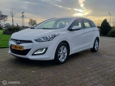 Hyundai I 30 Wagon 1.4i-16v/NAVI/CLIMA/PDC/CAMERA/RIJKLAAR !