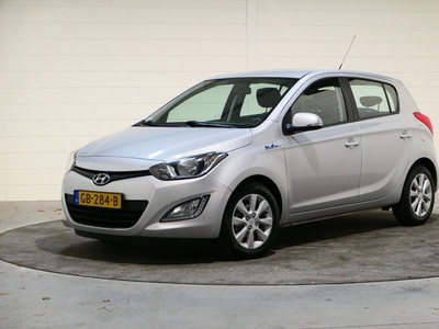 Hyundai i20 1.2i i-Deal 5Drs, NL, Boekjes, Airco, KLASSE WINNAAR !!!! .. Led Dagrij verl. Audio, Aux,iPod,Usb, isofix, enz. ..