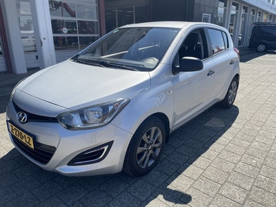 Hyundai i20 1.2i i-Drive airco LM velgen centrale