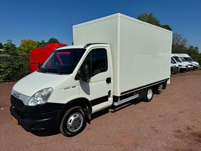 Iveco Daily 40C13 Bakwagen Trekhaak Laadklep Koffer