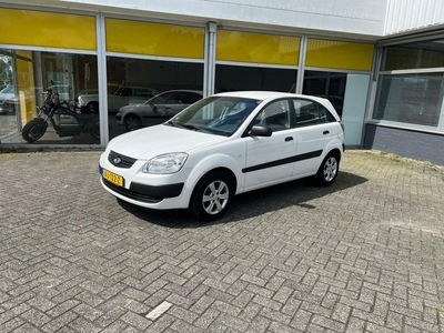 Kia Rio 1.4 Fifteen! NW APK! 5deurs! Netjes!