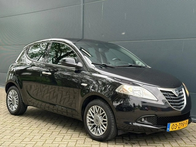 Lancia Ypsilon 1.2 Black & Red 62278KMAIRCOELEK RAMEN