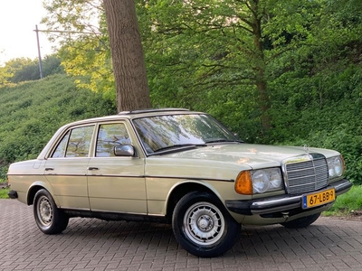 Mercedes-Benz 200-280 (W123) 230 E AUTOMAAT SCHUIFDAK 1982 !