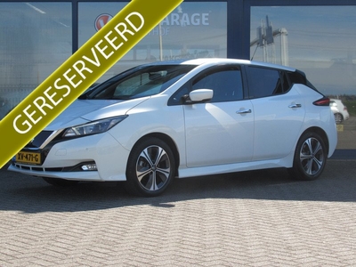 Nissan Leaf N-Connecta 40 kWh 2.000 euro subsidie mogelijk / Apple Carplay + Android Auto / Stoel- en stuurverwarming / Navigatie