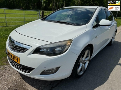 Opel Astra 1.4 Turbo Sport 140PK met navigatie en trekhaak