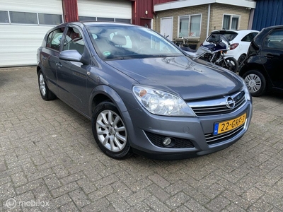 Opel Astra 1.6 Temptation ,airco, navigatie,cv.