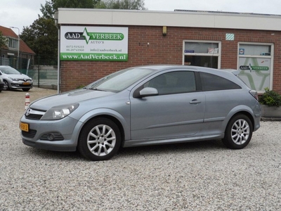 Opel Astra GTC 1.6 Executive