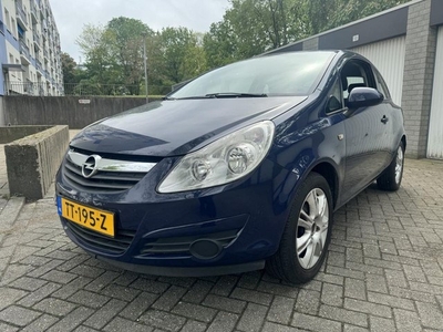 Opel Corsa 1.2-16V Selection met nieuwe apk