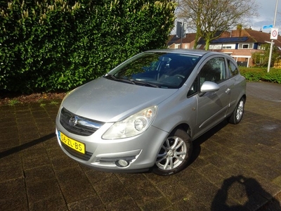 Opel Corsa MET JAAR APK