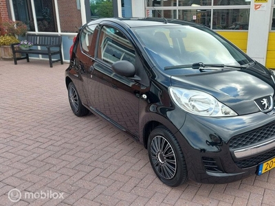 Peugeot 107 1.0-12V Accent