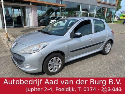 Peugeot 206 + 1.4 XS 5 deurs Airco , Radio met Bluetooth , trekhaak , leuke auto nette auto