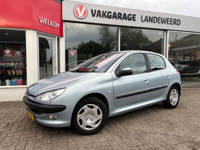 Peugeot 206 1.6-16V Gentry, dealer-oh, 1e eig, airco, rijklaar!