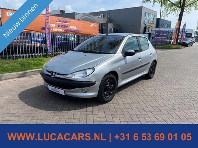 Peugeot 206 1.6-16V Gentry Premium NIEUWE APK! AIRCO!