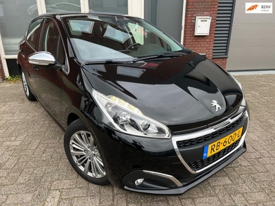 Peugeot 208 1.2 PureTech Blue Lease Executive / Navi / PDC