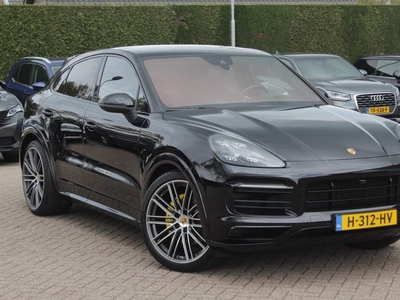 Porsche Cayenne Coupé 3.0 E-Hybrid / Panoramadak / 360Camera / Head-up / Softclose / 22'' / Luchtvering / Bose / Stuurverwarming / Sportdesign