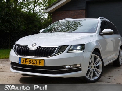 Skoda Octavia Combi 1.0 TSI Greentech Style Business Automaat/Navi/Ecc/Pdc/Stoelverwarming/Achteruitrijcamera/Canton/Cr-Controle/Sportstoelen/Virtual dashboard/18-Inch Lmv/Privacy-Glass/Trekhaak