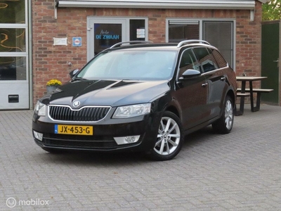 Skoda Octavia Combi 1.4 TSI Greentech Ambition Business, Tekhaak, 17 Inch, Stoelverwarming