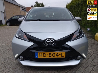 Toyota Aygo 1.0 VVT-i x-playNaviAircoApple