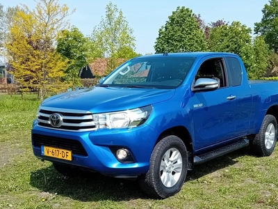 Toyota Hilux 2.4 D-4D-F Xtra Cab Professional