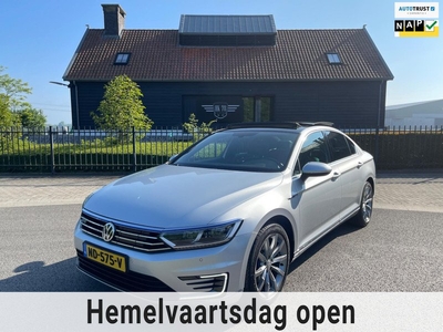 Volkswagen Passat 1.4 TSI GTE Highline PANORMADAK LEER NAVI LED/XENON CAMERA 18'