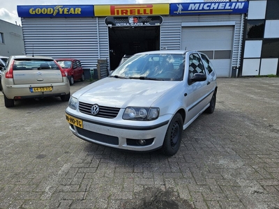 Volkswagen Polo 1.4 Comfortline Inruil koopje goed rijdende auto,Let op prijs is zo mee zelf keuren.