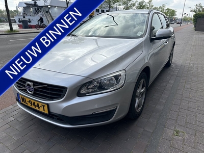 Volvo V60 2.0 D3 Momentum automaat airco/ecc nieuwstaat