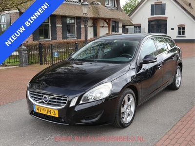 Volvo V60 T4 Momentum NAVI / PDC / BLUETOOTH (bj 2011)