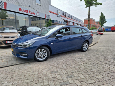 OPEL ASTRA SPORTS TOURER 1.2 BUSINESS EDITION / 1e Eigenaar / Navigatie /