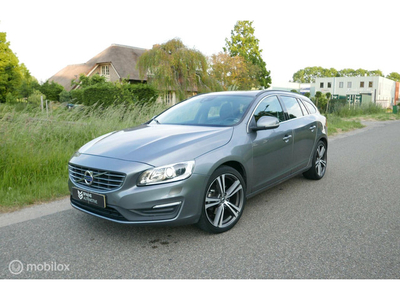 Volvo V60 2.0 T4 Automaat / Navi / Afn. Trekh / Xenon / Cam