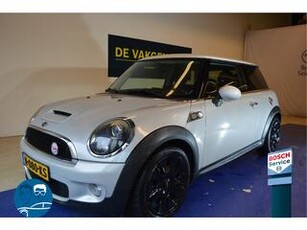 Mini COOPER S Mini 1.6 Camden wat een leuke auto met super geluid HARMAN KARDON luxe interieur halfwitleer