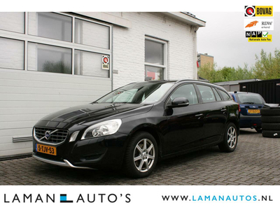 Volvo V60 T3 150pk Momentum | Navigatie Climate Cruise 17