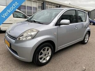 Daihatsu SIRION 2 1.0-12V Trend verkocht