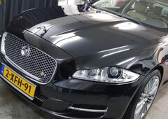 Jaguar XJ 3.0 V6D Portfolio geheel R uitgevoerd met extra pk plus GPS echt een bom 20 inch velgen teveel opties om op te noemen !!