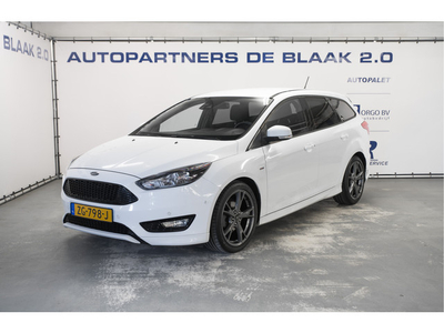 Ford Focus Wagon 1.0 ST Line 141 PK - 18 Inch LM velgen - Stoel en Stuurverw.- Parksensoren voor en achter