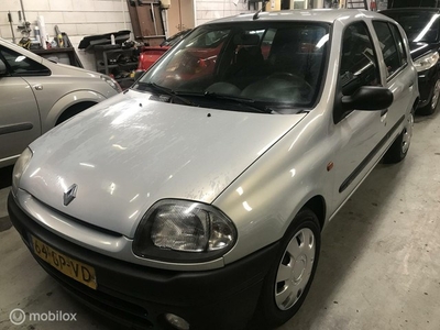 Renault Clio 1.4-16V Initiale