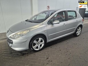 Peugeot 307 2.0L/automaat/leder