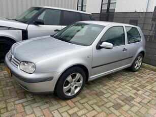 Volkswagen GOLF 1.6 SR Highline clima