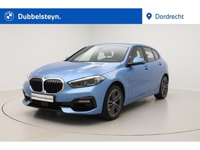 BMW 1-serie 118i Sport Line Trekhaak afn. Hoogglans